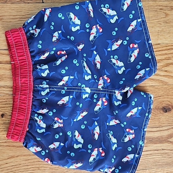 BUNDLE *5* 12 month swim shorts - Picture 3 of 16